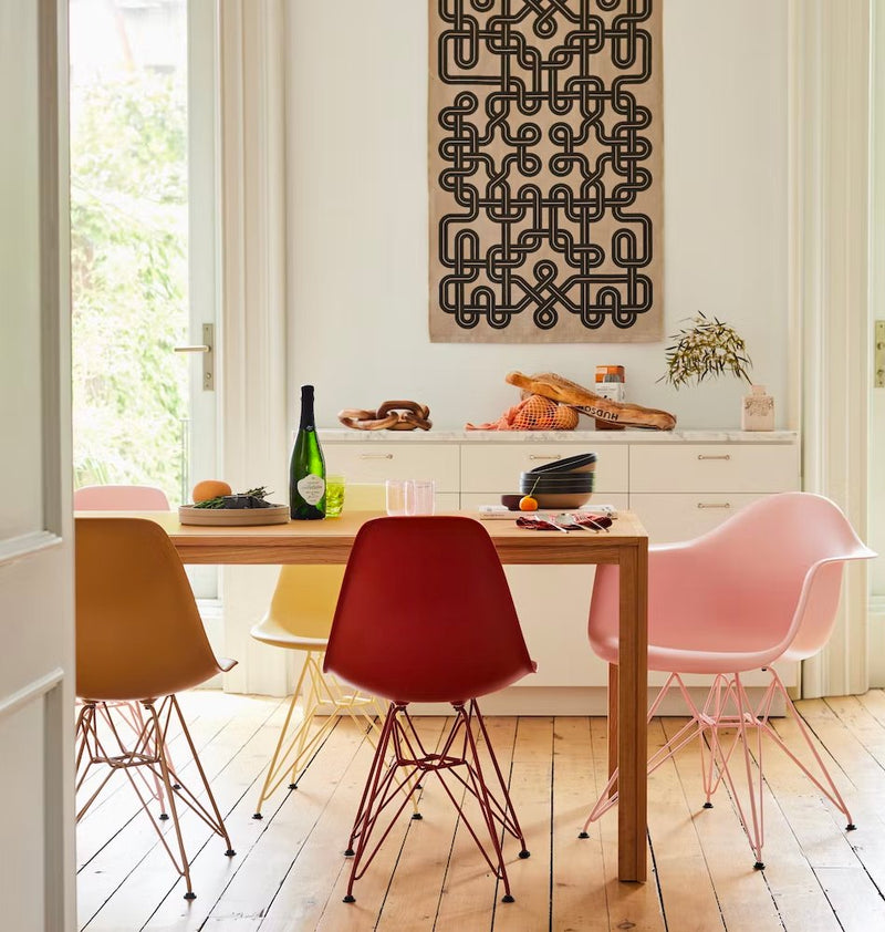 Eames® 模压塑料扶手椅，Herman Miller x HAY