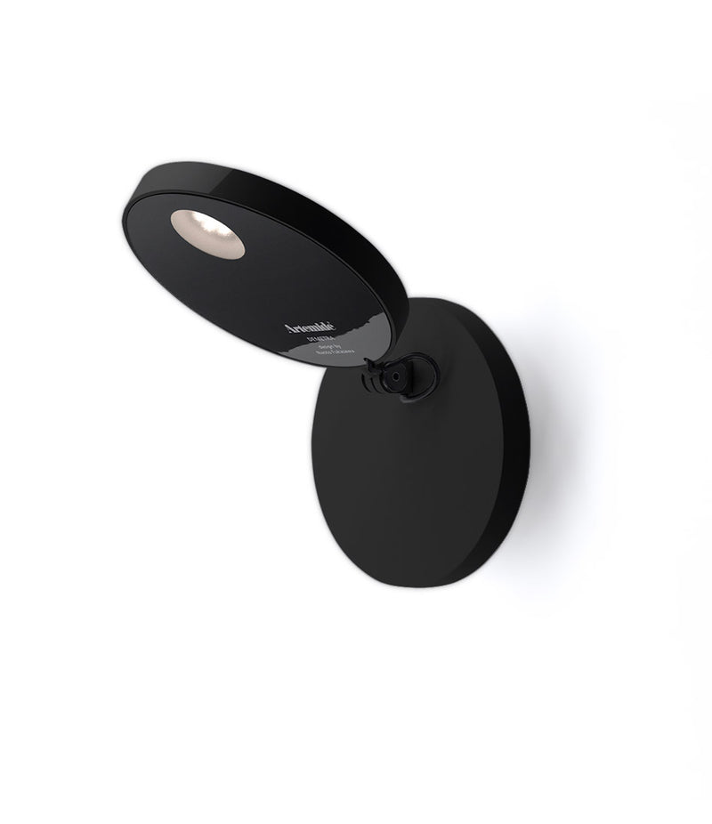 Artemide spot wall lamp with rotatable head, in black.
