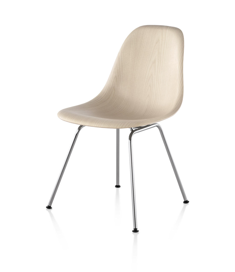 Eames® 模压木边椅，4 腿底座