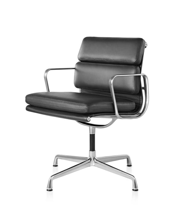 Eames® 软垫管理宾客椅