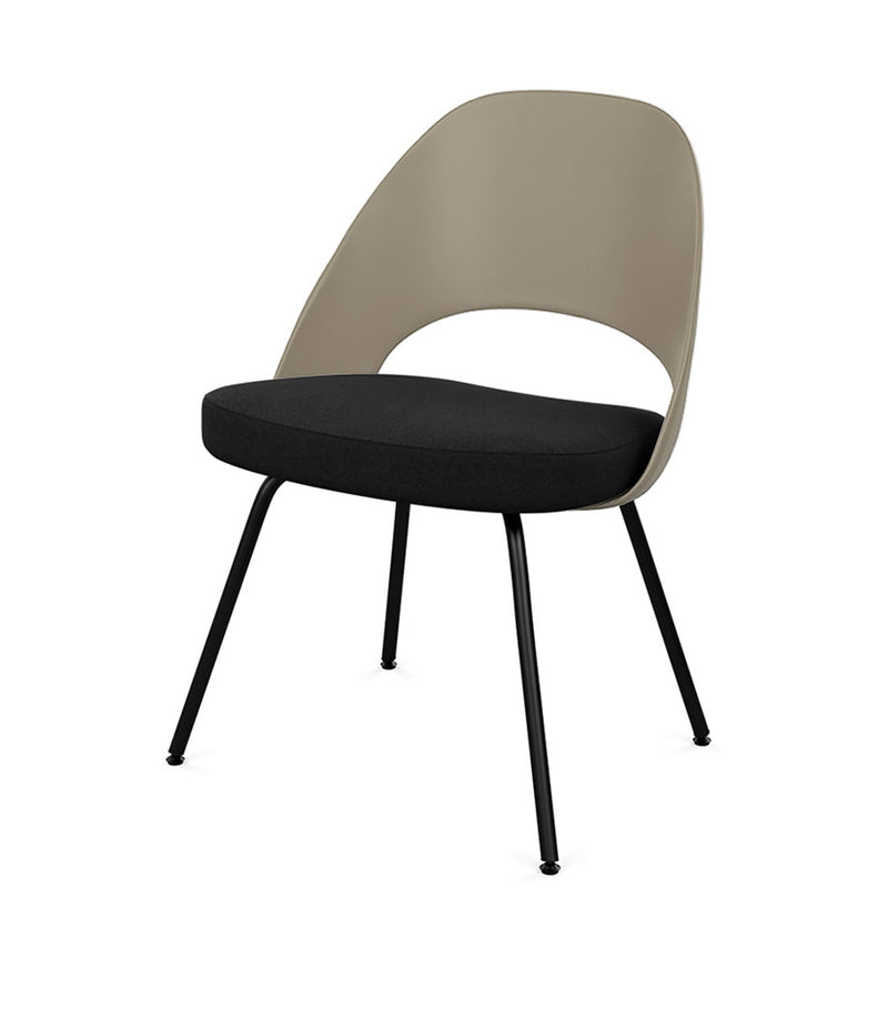 Saarinen 行政椅，带模压塑料靠背 - 管状腿